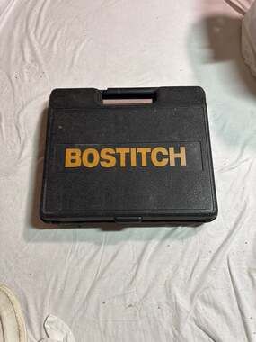 Bostitch SB-1842BN 18 Gauge Brad Nailer with Case and Manual